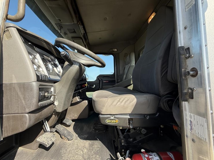 2013-kenworth-t800-image-77