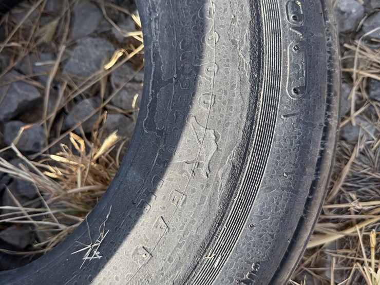 #2801-•-lot-of-(2)-28x7.7-tires--inv#2801-inv#-2801-image-7