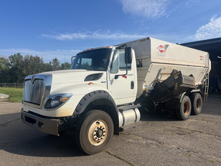 #1249-•-2011-navistar-7600-sba-6x4-2010-mixer-truck-image-1