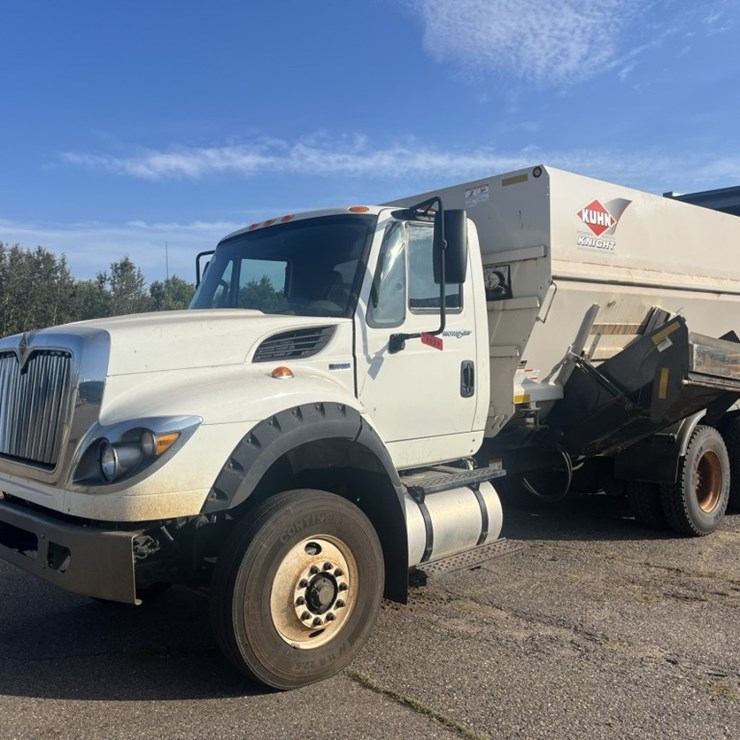 #1249 • 2011 Navistar 7600 SBA 6x4 2010 Mixer Truck