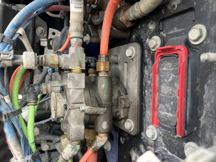 2020-kenworth-t680-image-13