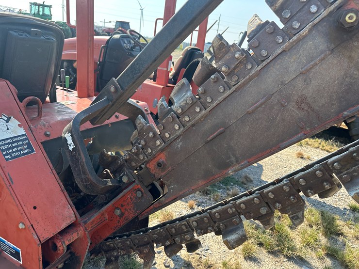2004-ditch-witch-3700-image-14