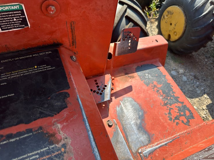 2004-ditch-witch-3700-image-41