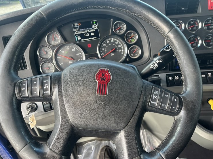 2020-kenworth-t680-image-129