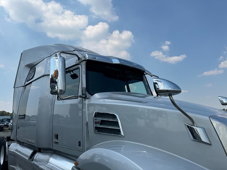 2018-western-star-5700-image-40