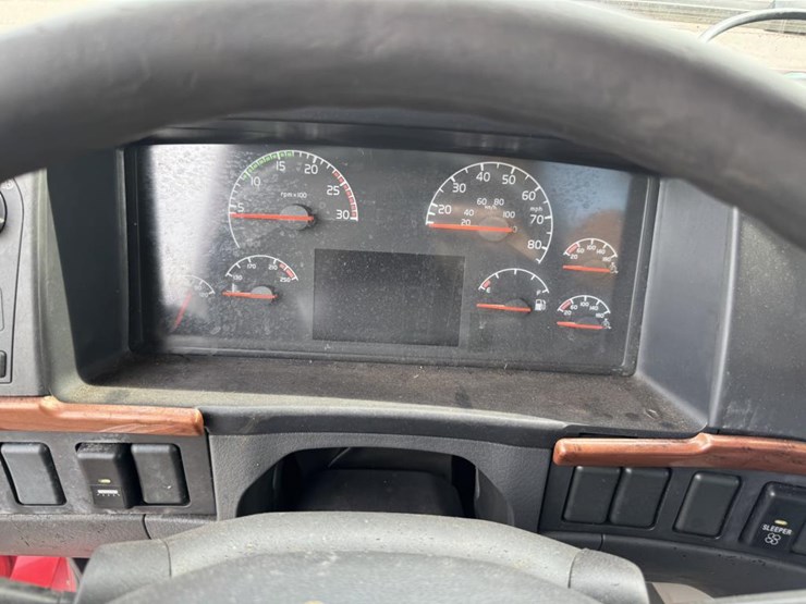 #1097-•-2006-volvo-ve-d12-sleeper-semi-tractor-image-58