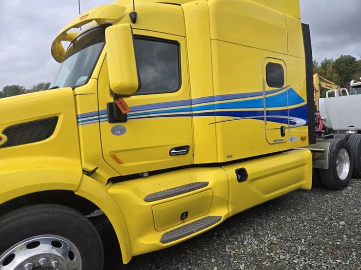 2019-peterbilt-579-image-12