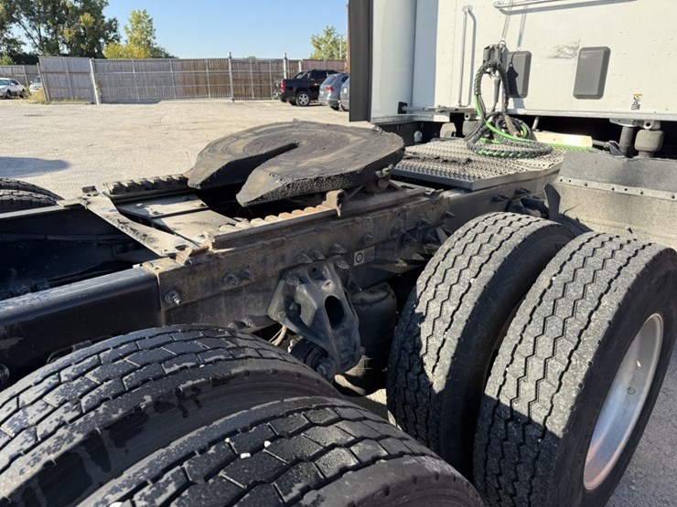 2020-peterbilt-579-image-31