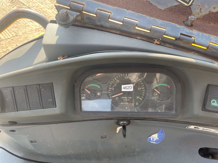 #13315-•-2003-lb110-backhoe-loader-image-68