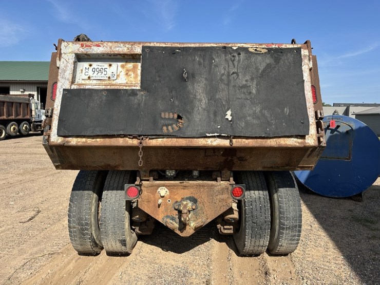 1997-mack-dm690s-image-4