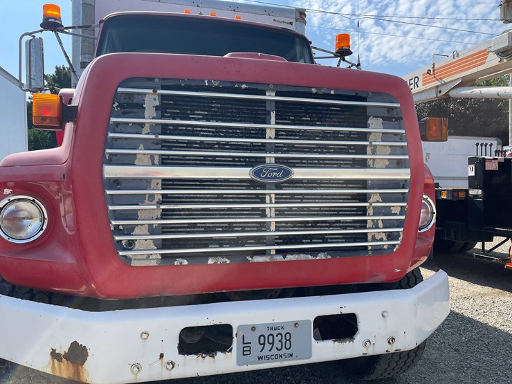 1989-ford-9000-image-40