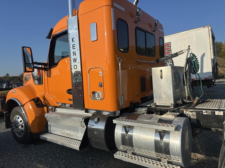 2023-kenworth-w990-image-23