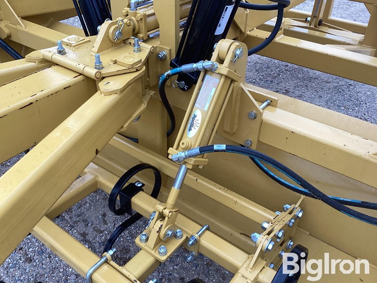 2022-schmeiser-svt24r-24'-varitrak-folding-3-pt-land-leveler-image-15