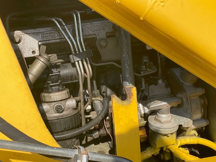 #13311-•-2001-new-holland-lb110e-backhoe-loader-image-12