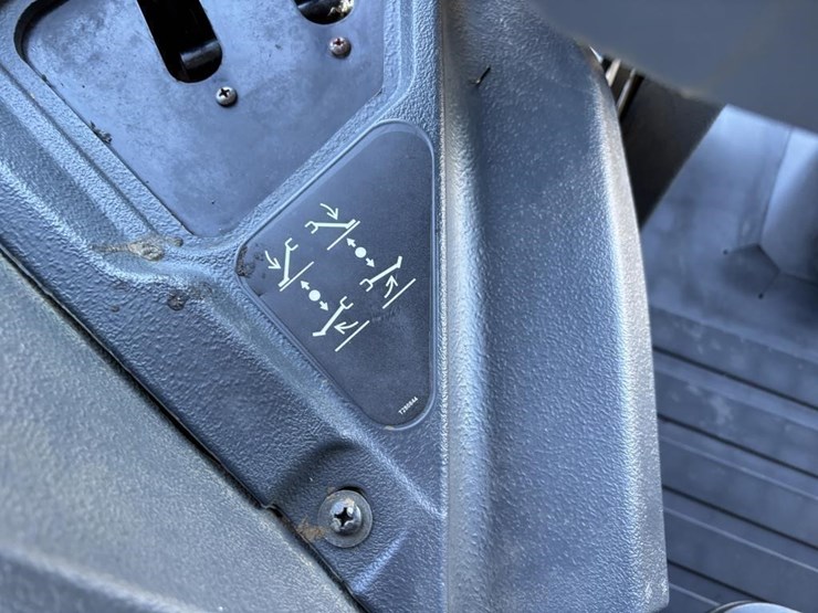 2019-deere-310l-ep-image-42