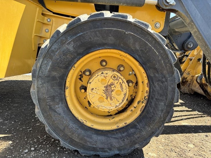 2019-deere-310l-ep-image-29