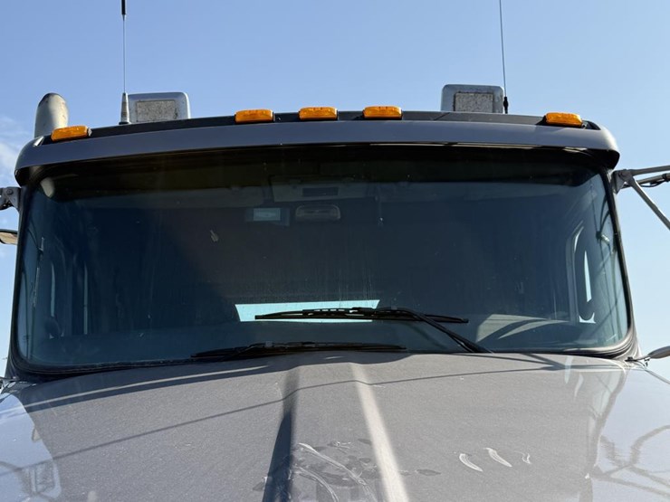 2013-kenworth-t800-image-32