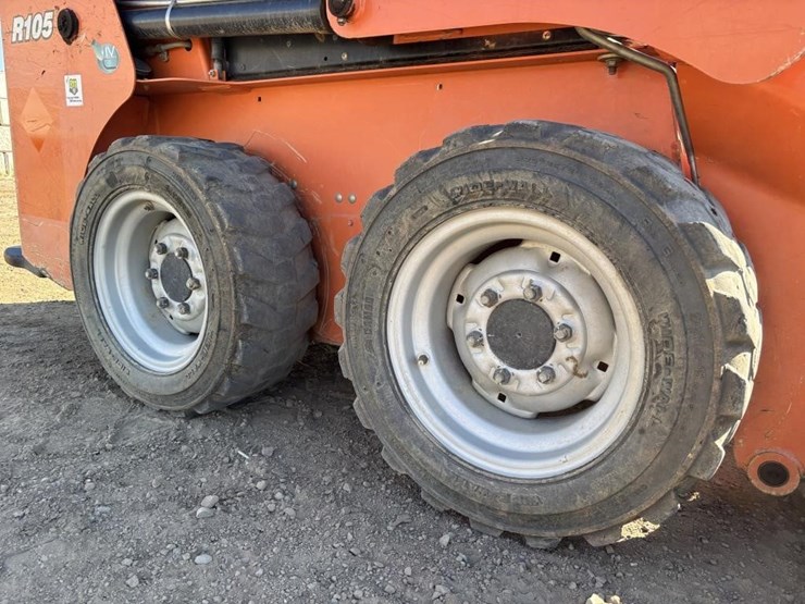 2019-gehl-r105-image-18