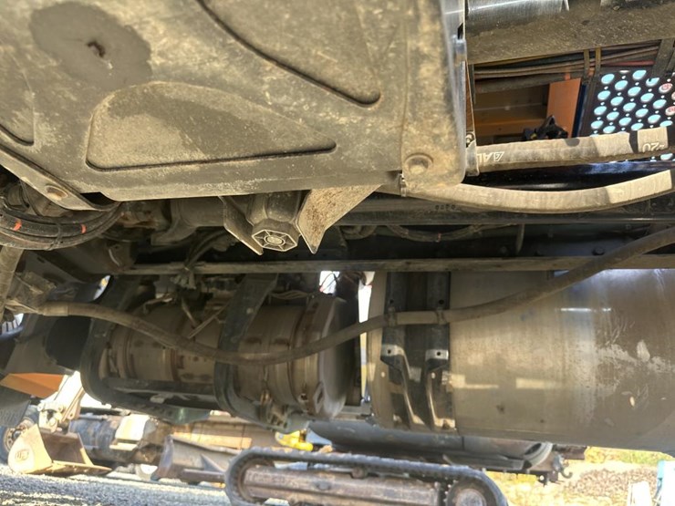 2023-kenworth-w990-image-55