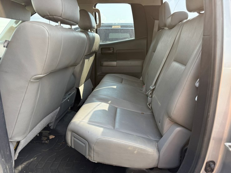 2011-toyota-tundra-image-33