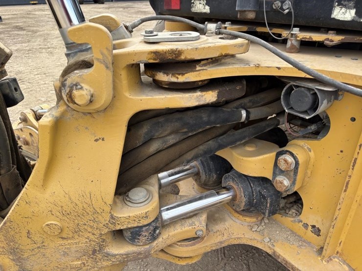 2013-caterpillar-420f-image-24