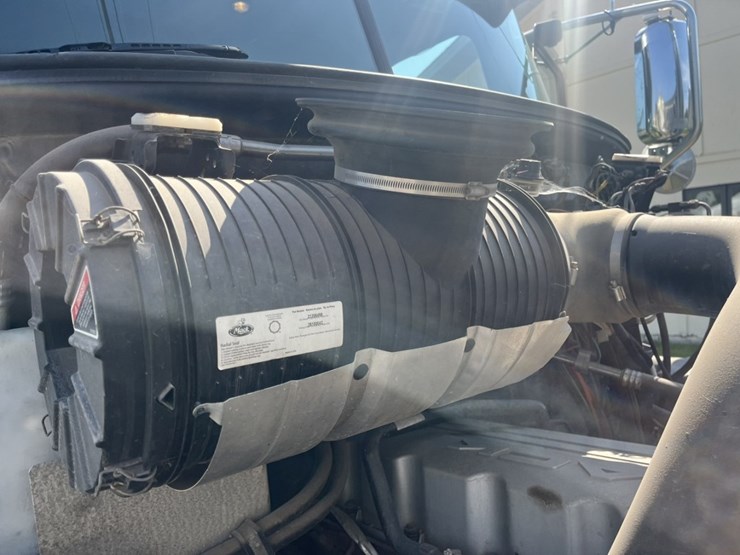 #1247-•-2015-mack-cxu612-day-cab-truck-tractor-image-46