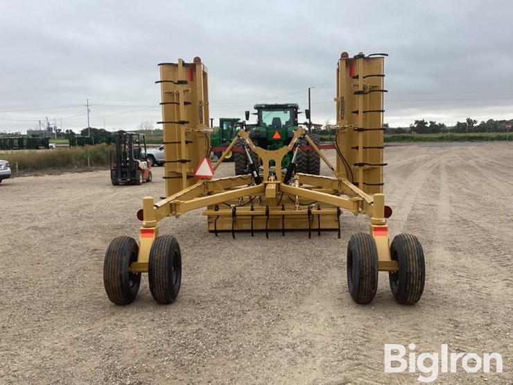 2022-schmeiser-svt24r-24'-varitrak-folding-3-pt-land-leveler-image-6