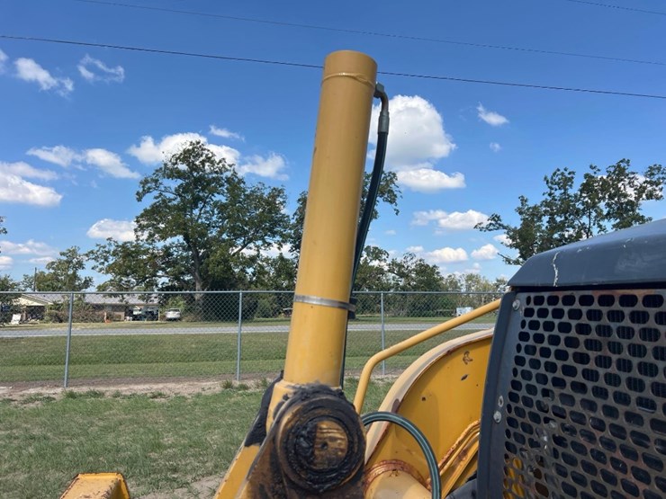 2001-deere-310g-image-11