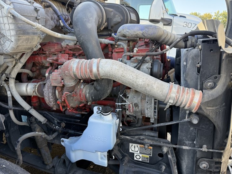 2022-peterbilt-579-image-22