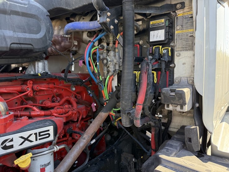 2022-peterbilt-579-image-13