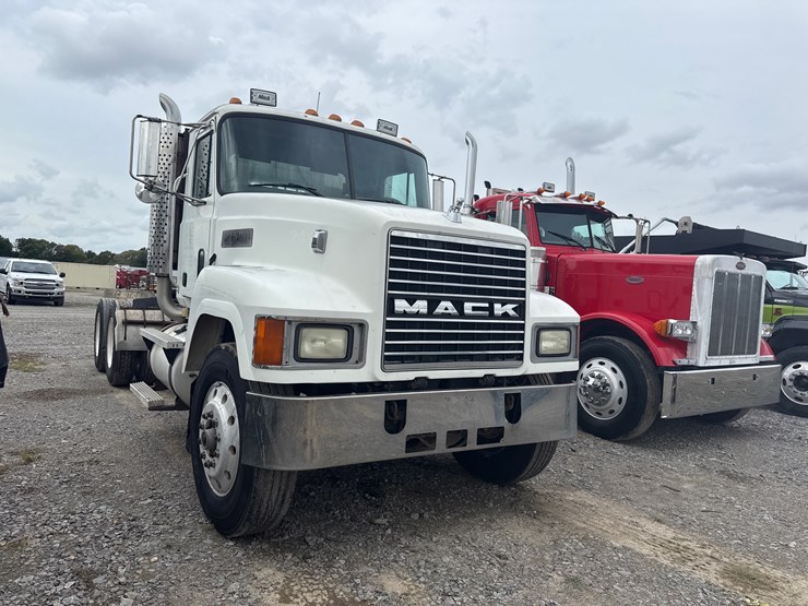 1996-mack-ch613-image-2