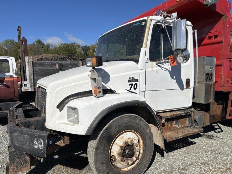 2004-freightliner-fl80-image-15