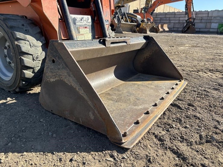 2019-gehl-r105-image-10