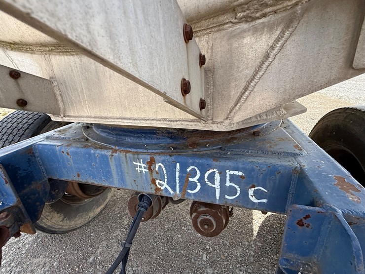 #9657-•-1996-weld-it-s/a-5400gal-fuel-trailer-1w9t23269tl010011-inv#:-9657-image-32