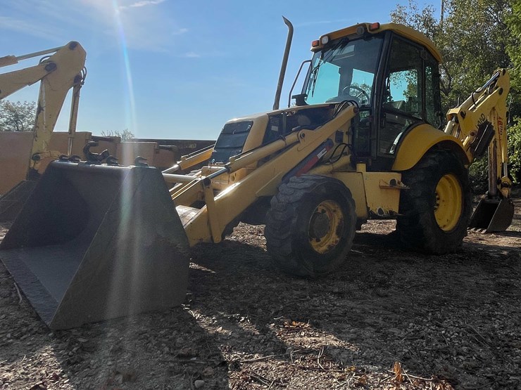 #13311-•-2001-new-holland-lb110e-backhoe-loader-image-2