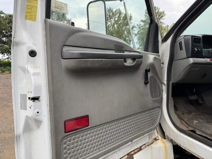 2003-ford-f650-image-37