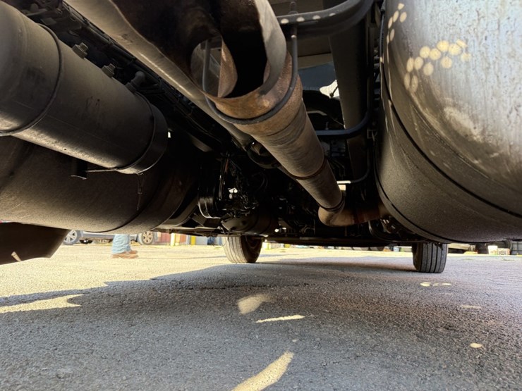 2020-peterbilt-579-image-53