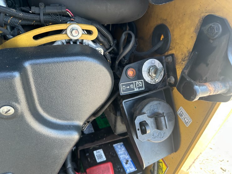 2018-caterpillar-299d2-xhp-image-43