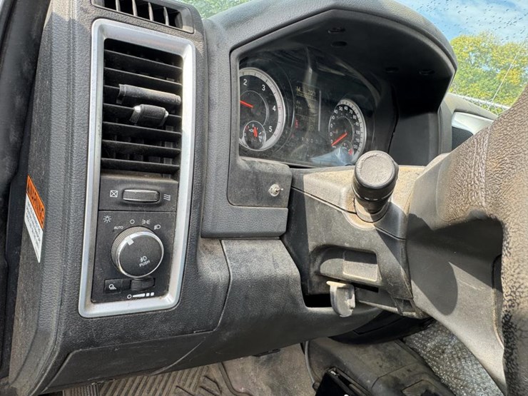 2017-ram-5500-slt-image-56