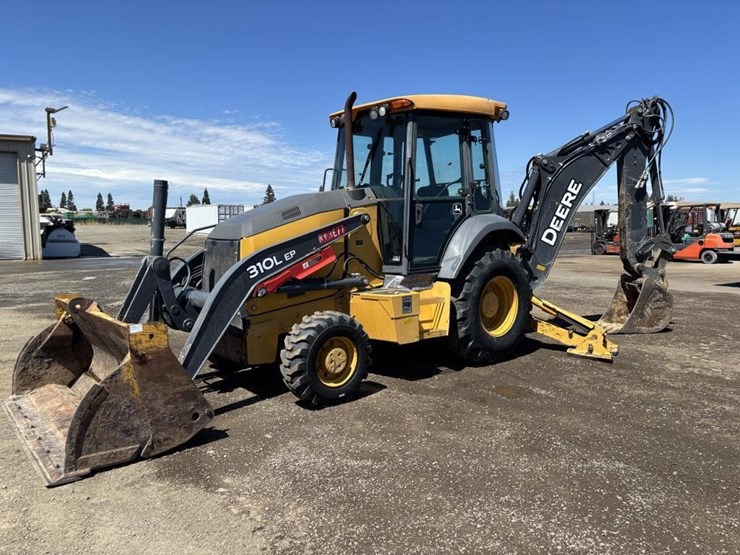 2019-deere-310l-ep-image-1