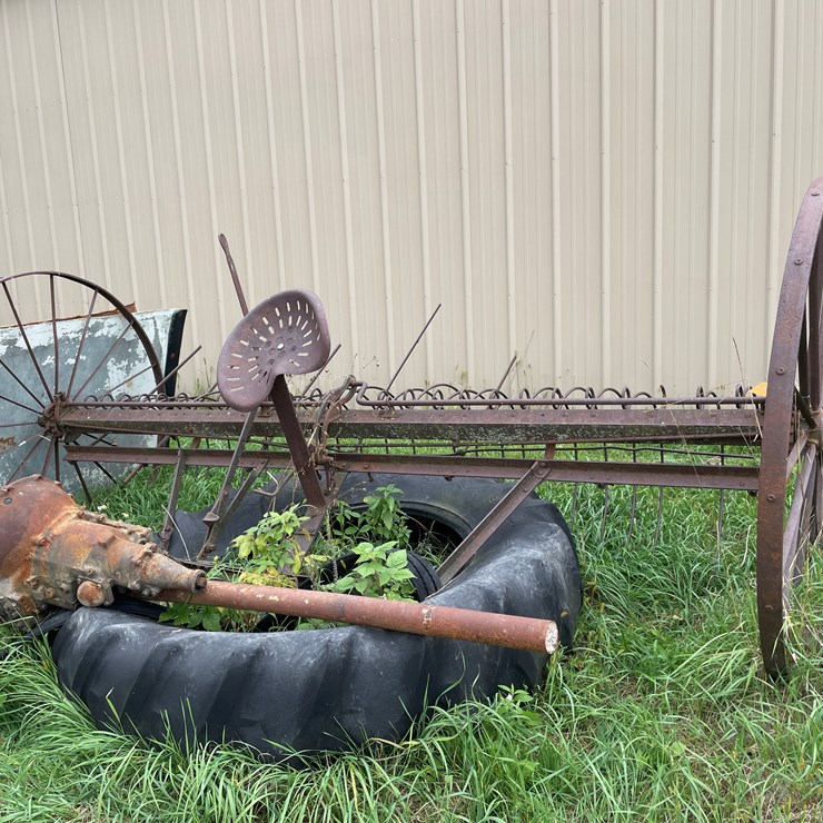 #7129 • Steel Wheel Spring Tine Impliment