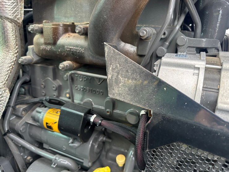 2022-massey-ferguson-4710-image-12