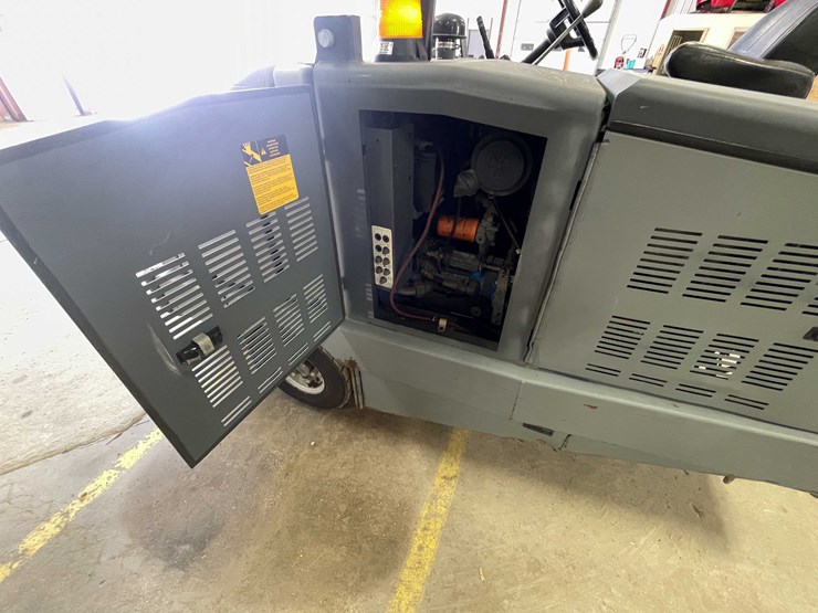 #13380-•-advanced-6250-floor-sweeper-image-15