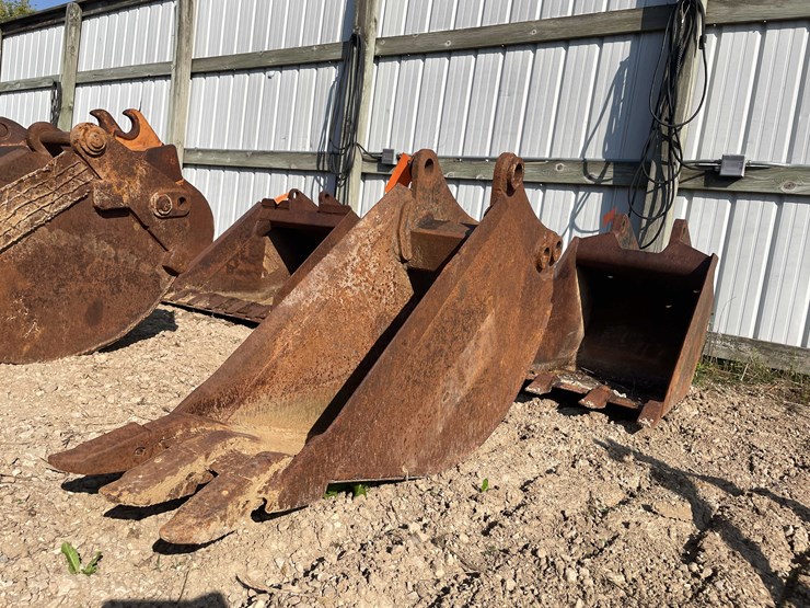 #13398-•-new-holland-bucket-image-1