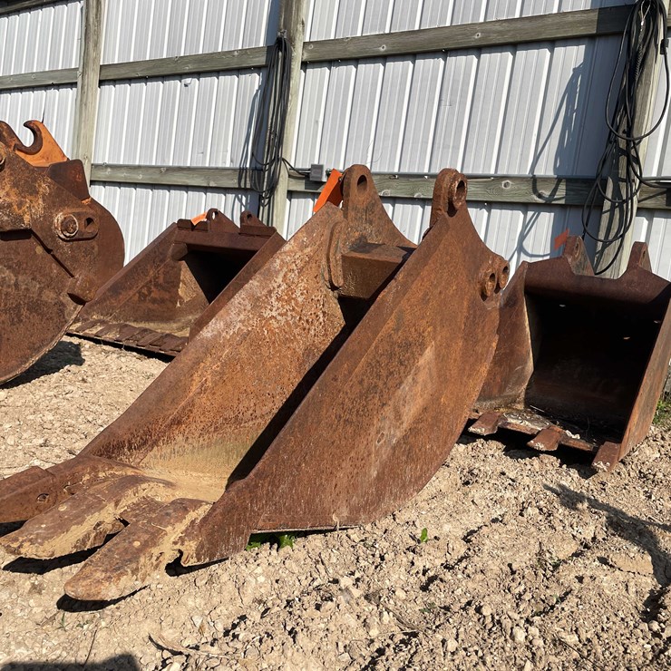#13398 • New Holland Bucket