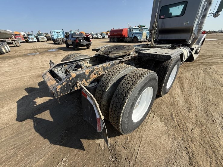 2013-kenworth-t800-image-16