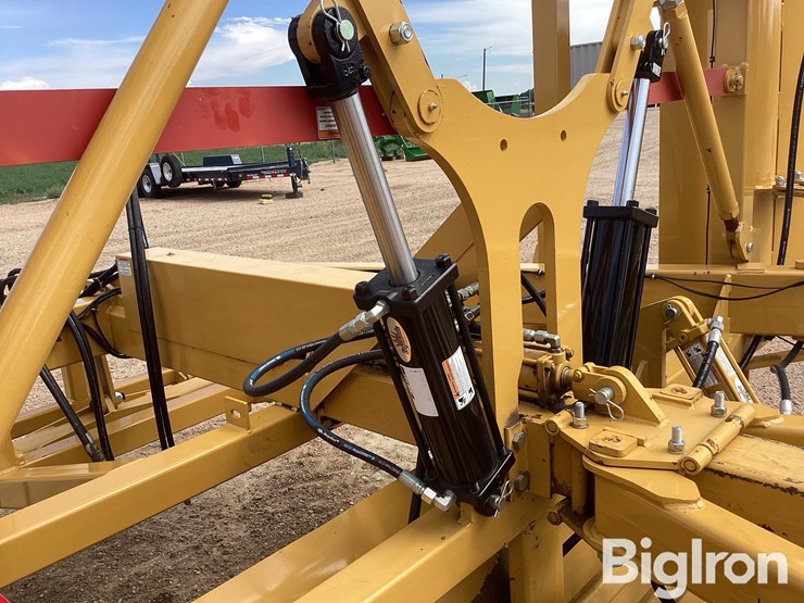 2022-schmeiser-svt24r-24'-varitrak-folding-3-pt-land-leveler-image-17