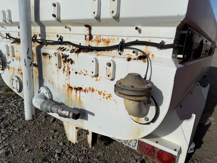 #5024-•-agm-agmc9l-~2000gal-water-tank-truck-bed-inv#:-5024-image-9