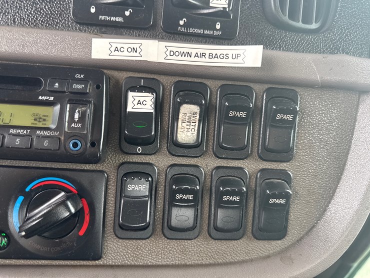 2014-peterbilt-389-image-49
