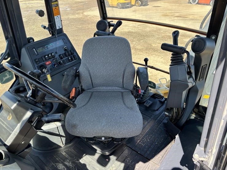 2019-deere-310l-ep-image-34